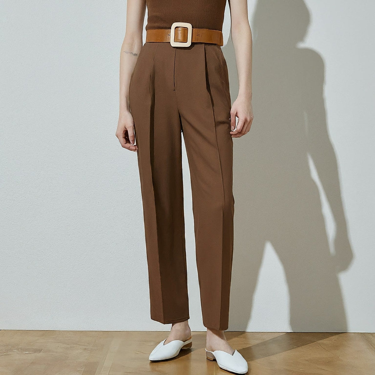 Brown Belts and White Shoes: A Bold Fashion Statement - Leather Italiano