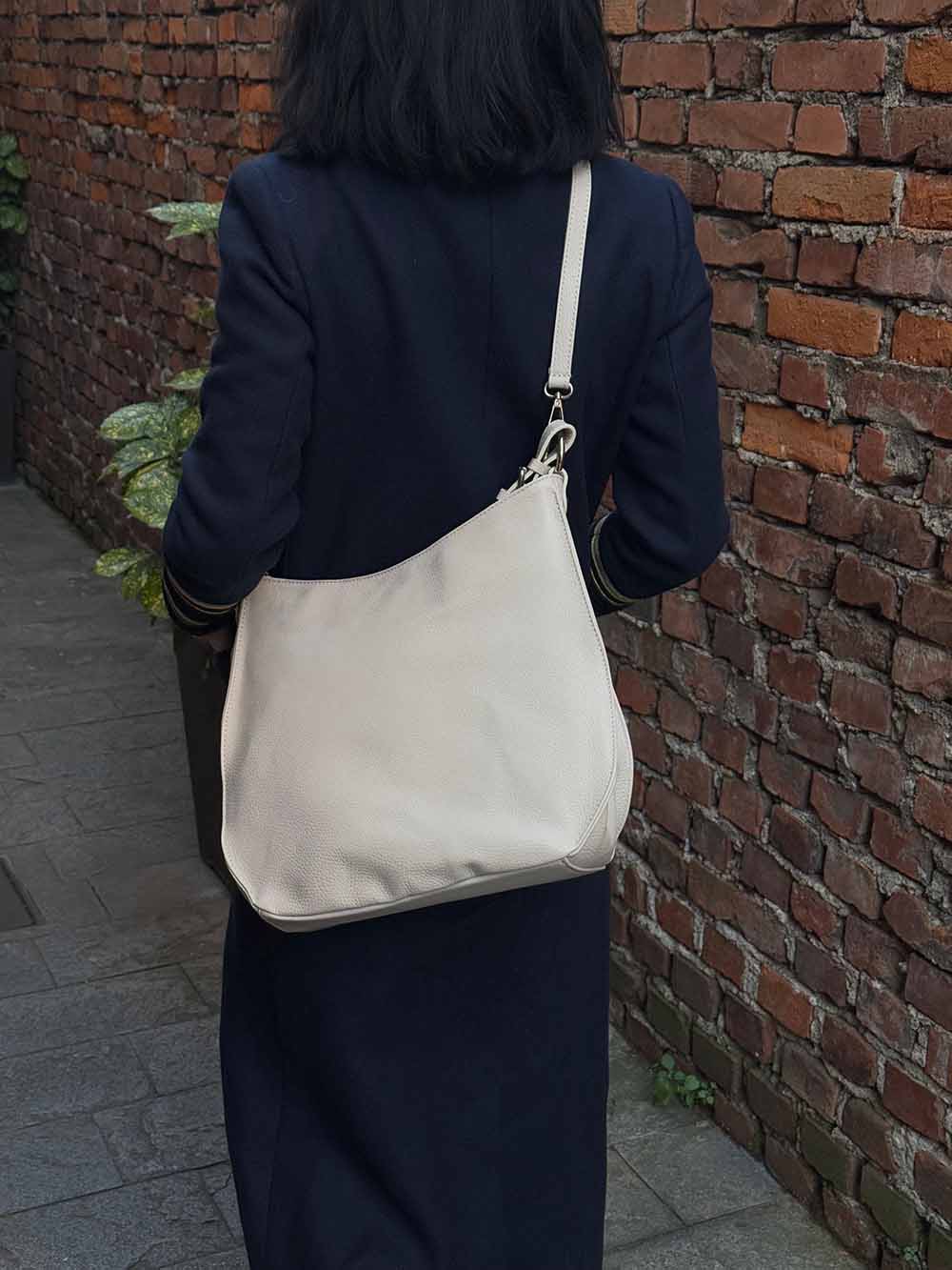 Amica Italian Leather Shoulder Bag – Elegant Everyday Bag for Women - Leather Italiano
