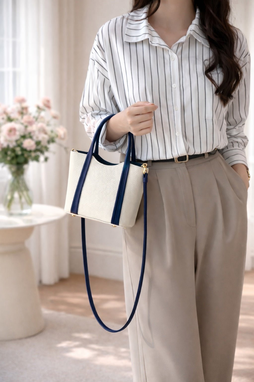 Katrine Small Structured Italian Leather Handbag - Top Handle Bag - Leather Italiano